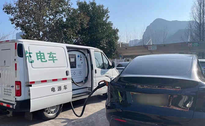 民和汽车搭电